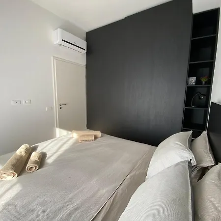 Cozy Apt In Mangalem21 Wifi/ac/netflix * טיראנה